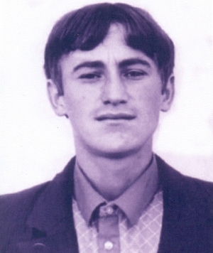 Деунежев Жираслан Иванович (Адальбеевич). Родился 14.10.1968. Погиб 26.12.1992. Награжден медалью За Отвагу.