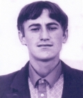 Деунежев Жираслан Иванович (Адальбеевич). Родился 14.10.1968. Погиб 26.12.1992. Награжден медалью За Отвагу.